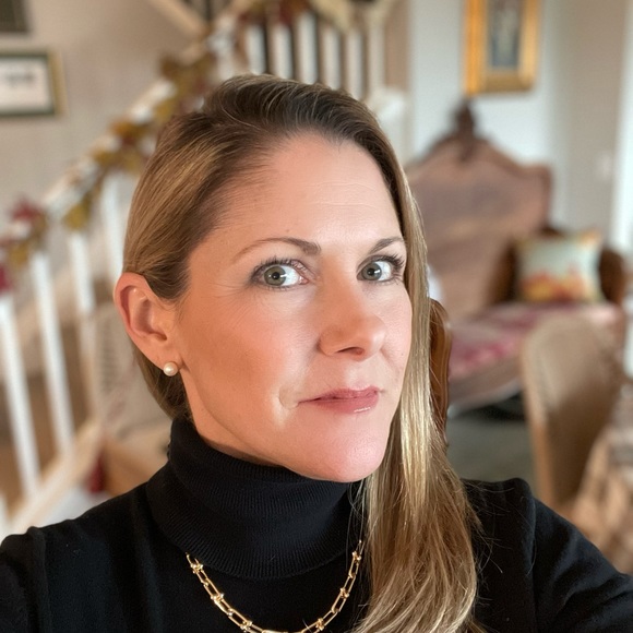 Meet your Posher, Lisa - Picture 2 of 4